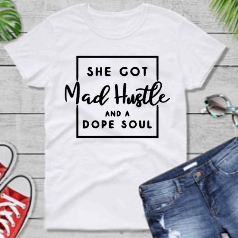 She got mad hustle and a dope soul - Women's Tshir
